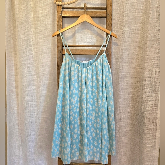 Zara Light Blue Dress with White and Yellow Daisies - Picture 1 of 6